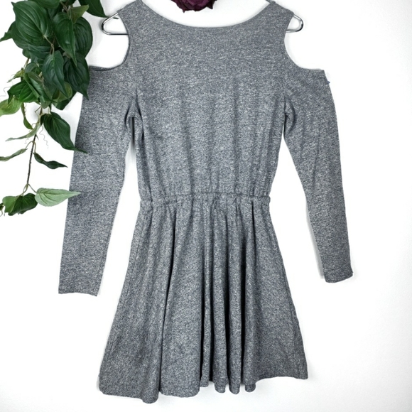 Anthropologie Lili's Closet Jamma Grey Cold Shoulder Dress Size: X-Small - Picture 5 of 7